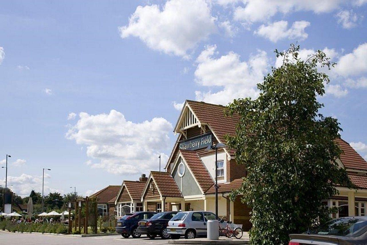 Premier Inn Premier Inn Southend Airport Exteriör bild