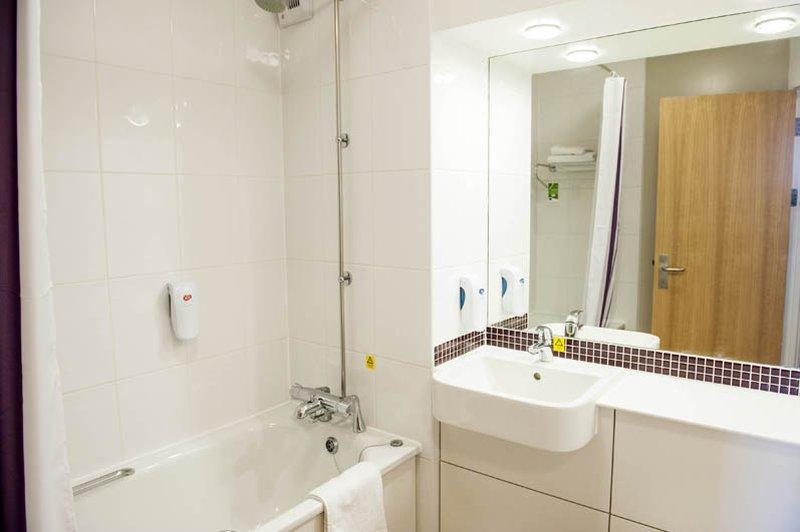 Premier Inn Premier Inn Southend Airport Exteriör bild