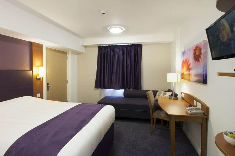 Premier Inn Premier Inn Southend Airport Exteriör bild